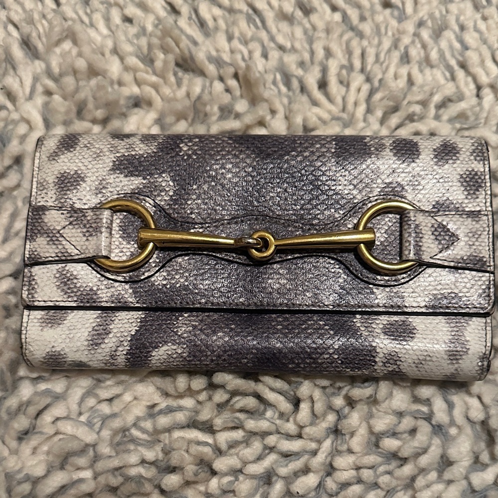 GUCCI Horsebit leather Wallet Clean/Pristine Authentic Snaps tight zips great